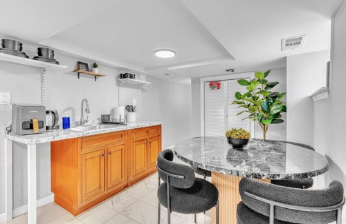 Constable Hook Apartment | Cozy Private Room in Shared Space NYC & Light Rail