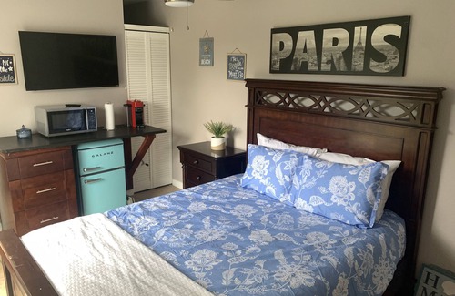 Clearwater House | Cozy Private Room with Private Entrance