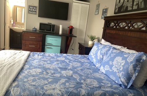 Clearwater House | Cozy Private Room with Private Entrance