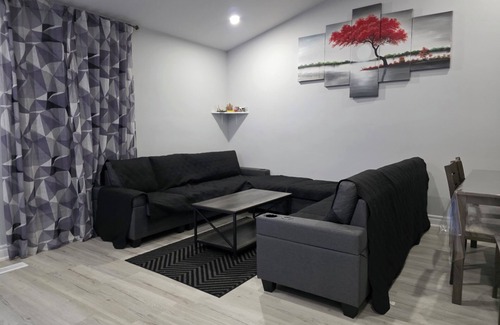 Durham Region House | Cozy Private Room with Two Comfy Beds & Modern Touches-Near Durham College& UOIT