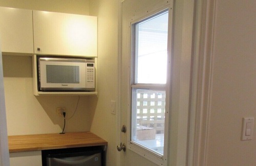 Richmond Apartment | Cozy Private Suite - 10 Minutes from YVR and Vancouver - Perfect for Layovers