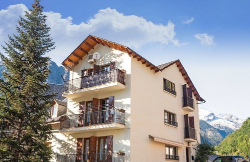 Boi Apartment | Cozy Pyrenees Getaway