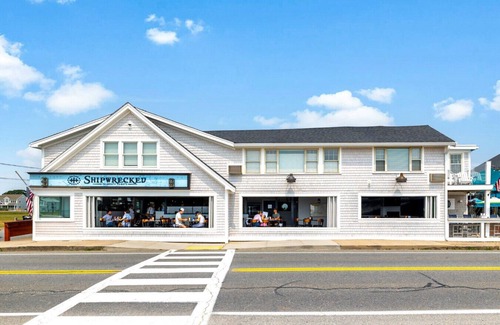 Falmouth Heights Condo | Cozy Queen Room w/Partial Ocean View (202)