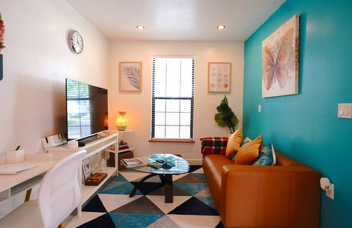 Copperfield House | Cozy & quiet Guest Suite w/private entrance | patio | Kitchen