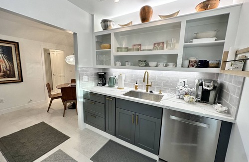 Washington Ave./ Memorial Park House | Cozy Quiet Home! PET FRIENDLY! Fall 2025 Special!