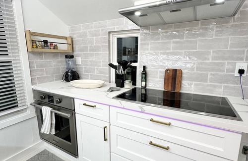 Washington Ave./ Memorial Park House | Cozy Quiet Home! PET FRIENDLY! Fall 2025 Special!