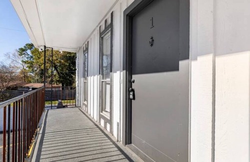 Spring Branch Central Apartment | Cozy quiet place close to memorial mall.