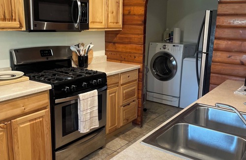 Upper Rattlesnake Cabin | Cozy Rattlesnake Creekside Cabin Retreat