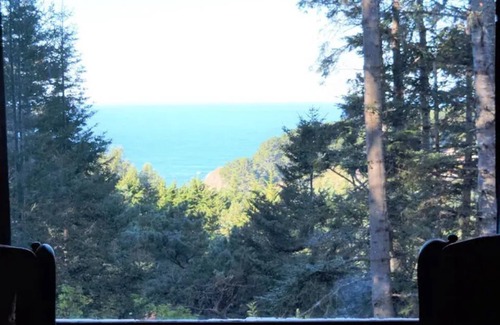 Elk Cabin | Cozy Redwoods Cabin with Ocean Views (+Hot Tub)