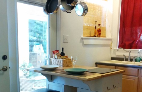 Lower Greenville Apartment | Cozy, relaxed comfort in convenient and quiet Dallas neighborhood.