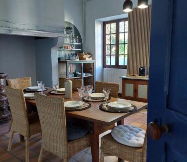 Monein Villa | Cozy renovated cottage in town
