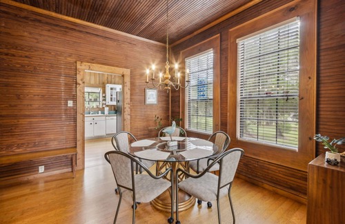 St. Marys House | Cozy Retreat in Downtown St. Marys