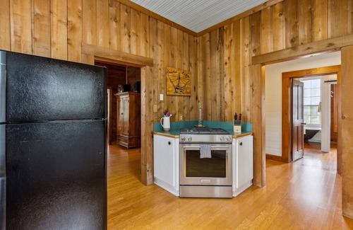 St. Marys House | Cozy Retreat in Downtown St. Marys