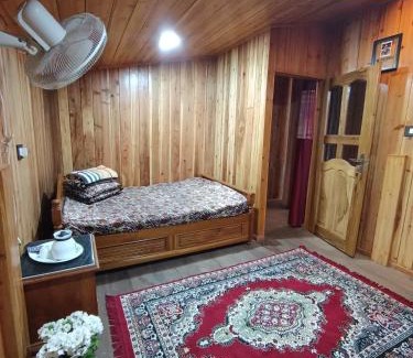 Rishop House | Cozy Retreat