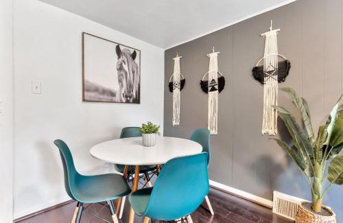 Berkley Apartment | Cozy Retreat in the Heart of Berkley