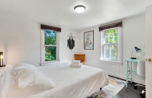 Berkley Apartment | Cozy Retreat in the Heart of Berkley
