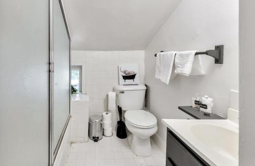 Berkley Apartment | Cozy Retreat in the Heart of Berkley