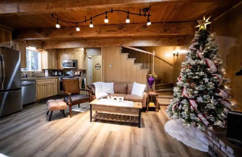 Long Barn Cabin | Cozy retreat near Dodge Ridge Ski Resort, and Pinecrest Lake with fast Wi-Fi