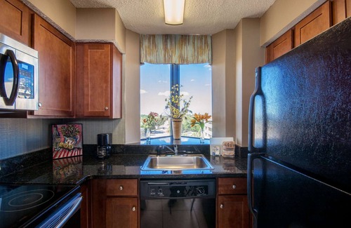 Myrtle Beach Apartment | Cozy Retreat Near The Ocean | Outdoor Pool & Free Breakfast