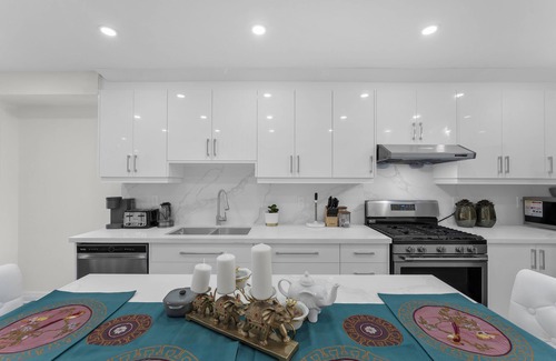 Brampton House | Cozy Retreat Newly Renovated House Central Brampton