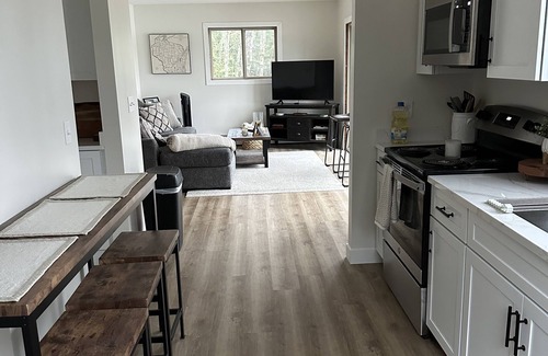 Eagle River Cottage | Cozy Retreat: Unwind in a cozy cabin on the shores of Kentuck Lake