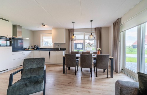 Scherpenisse House | Cozy Retreat with parking
