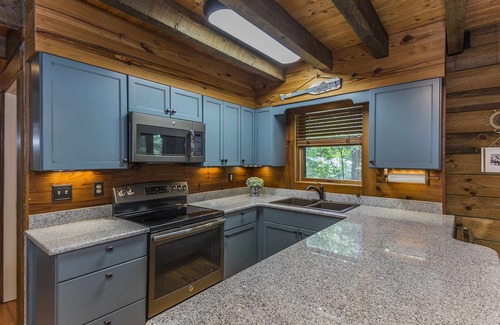 Lake Oconee Cabin | Cozy River Bend Retreat w/Private Dock