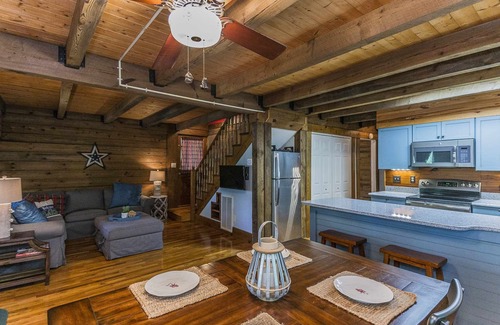 Lake Oconee Cabin | Cozy River Bend Retreat w/Private Dock