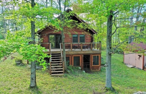Moorestown Cabin | Cozy Riverfront Cabin steps away from National Forest trails