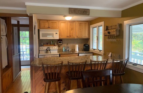 West Dover House | Cozy Riverfront Home, 1mi to Mt Snow, free shuttle