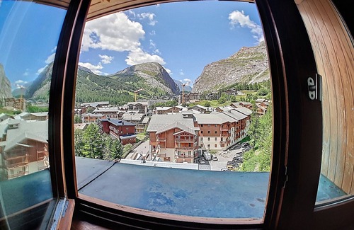 Le Cret Apartment | Cozy Room Near Center, 5-Min Walk to Slopes, Ski Storage
