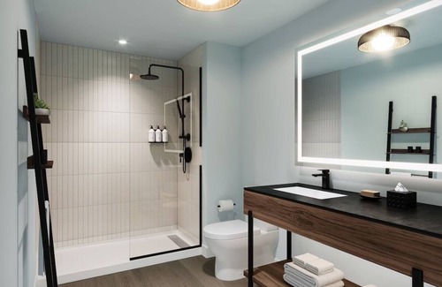 Waikiki Hotel | Cozy Room Steps Away from Waikiki Beach | Pool