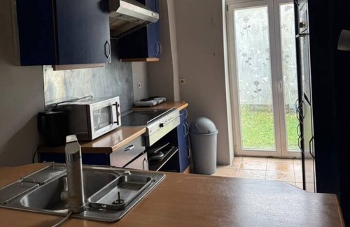 Kaiserslautern Apartment | Cozy Room with garden view in the city center