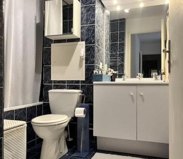 Faubourg de l'Arche Apartment | Cozy Room with Private Bathroom near Paris LaDefense Arena