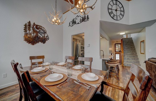 Big Sky Condo | Cozy Rustic Condo minutes from Big Sky Resort & Town Center! Hot Tub & Sauna!