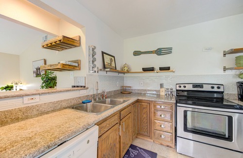 Northside Apartment | Cozy Rustic Townhome! 2bd/2bth ! W/D