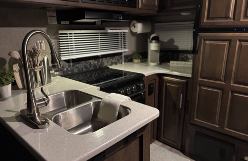 Round Top House | Cozy RV in Awesome Round Top with everything needed for a wonderful stay.