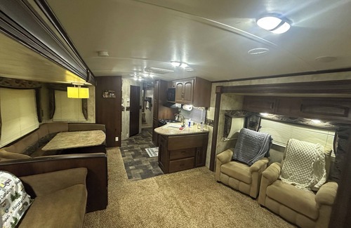 Oakland Mills House | Cozy RV in charming McClure with AC, WiFi. Happy travels