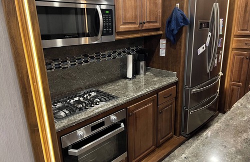 Mexia House | Cozy RV with AC and WiFi in charming Mexia.