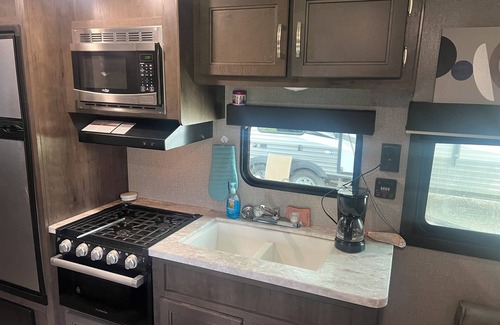 Kempner House | Cozy RV with WiFi and AC in delightful Kempner
