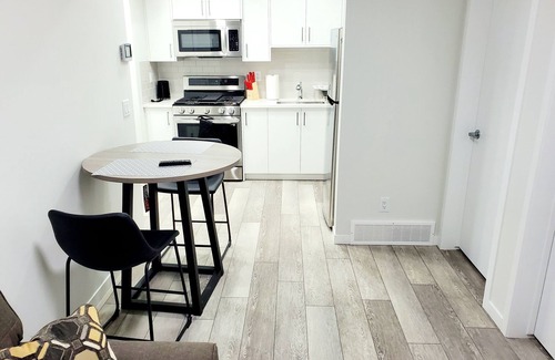 Calgary House | Cozy & Safe 2 Bedroom Private Suite Close to Airport