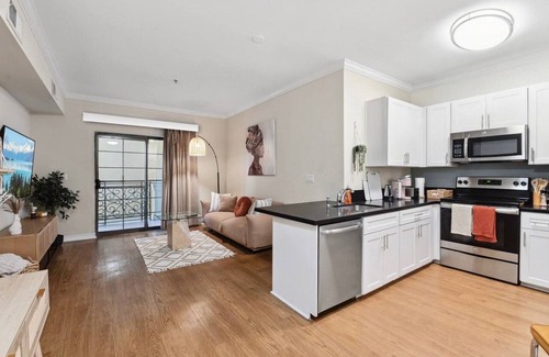 Del Rey Apartment | Cozy Santa Monica Getaway – Just 2 Minutes from the Promenade