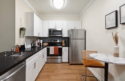 Del Rey Apartment | Cozy Santa Monica Getaway – Just 2 Minutes from the Promenade
