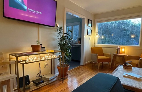 Willow House | Cozy & Scenic Town of Woodstock Home with a View