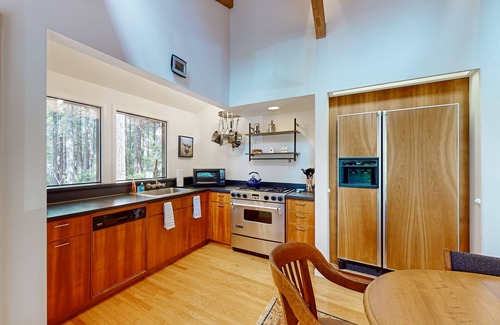 Sea Ranch House | Cozy Sea Ranch hideaway, dog friendly near hiking trails, shared amenities