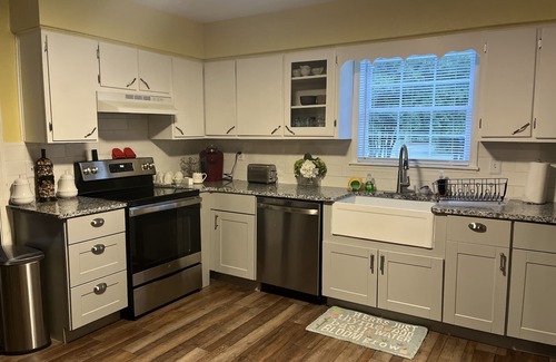 Wilmington Cottage | Cozy Seahawks Coastal Cottage Close to Everything