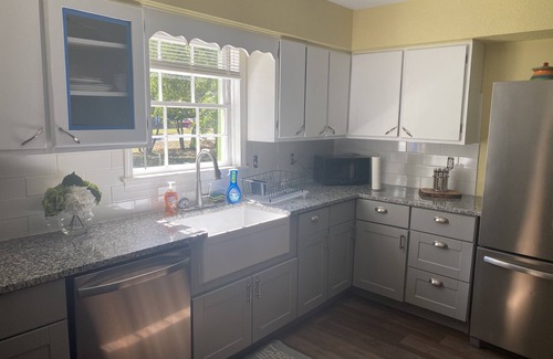 Wilmington Cottage | Cozy Seahawks Coastal Cottage Close to Everything