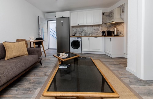 Bodrum City Center Apartment | Cozy Seaside Paradise 3 min to Beaches in Bodrum