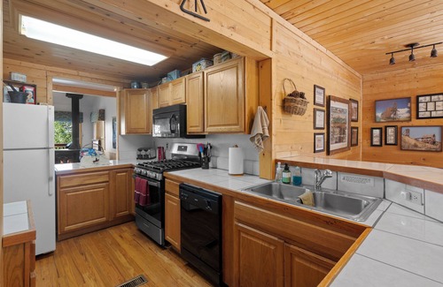 Cripple Creek Cabin | Cozy Secluded Cabin with Views & Hot Tub