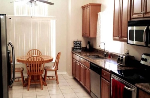 Kissimmee House | Cozy single-family home, close to theme parks, restaurants. Give Kids the World.